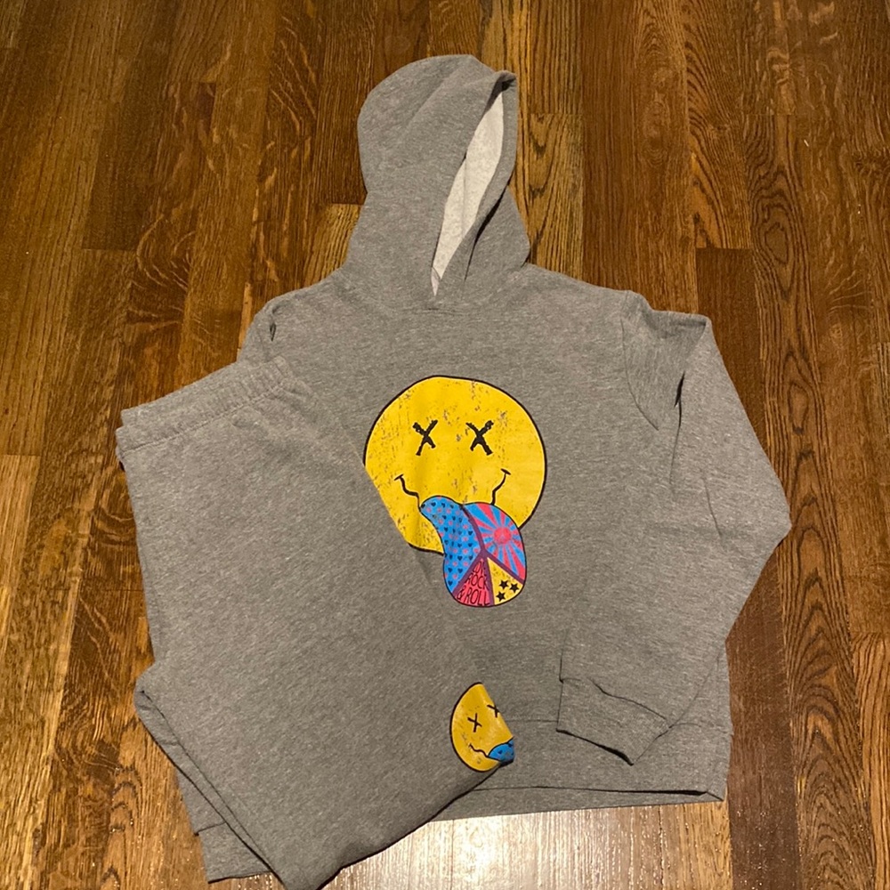 Dennys Menu girls brand sweats and hoodie set size large